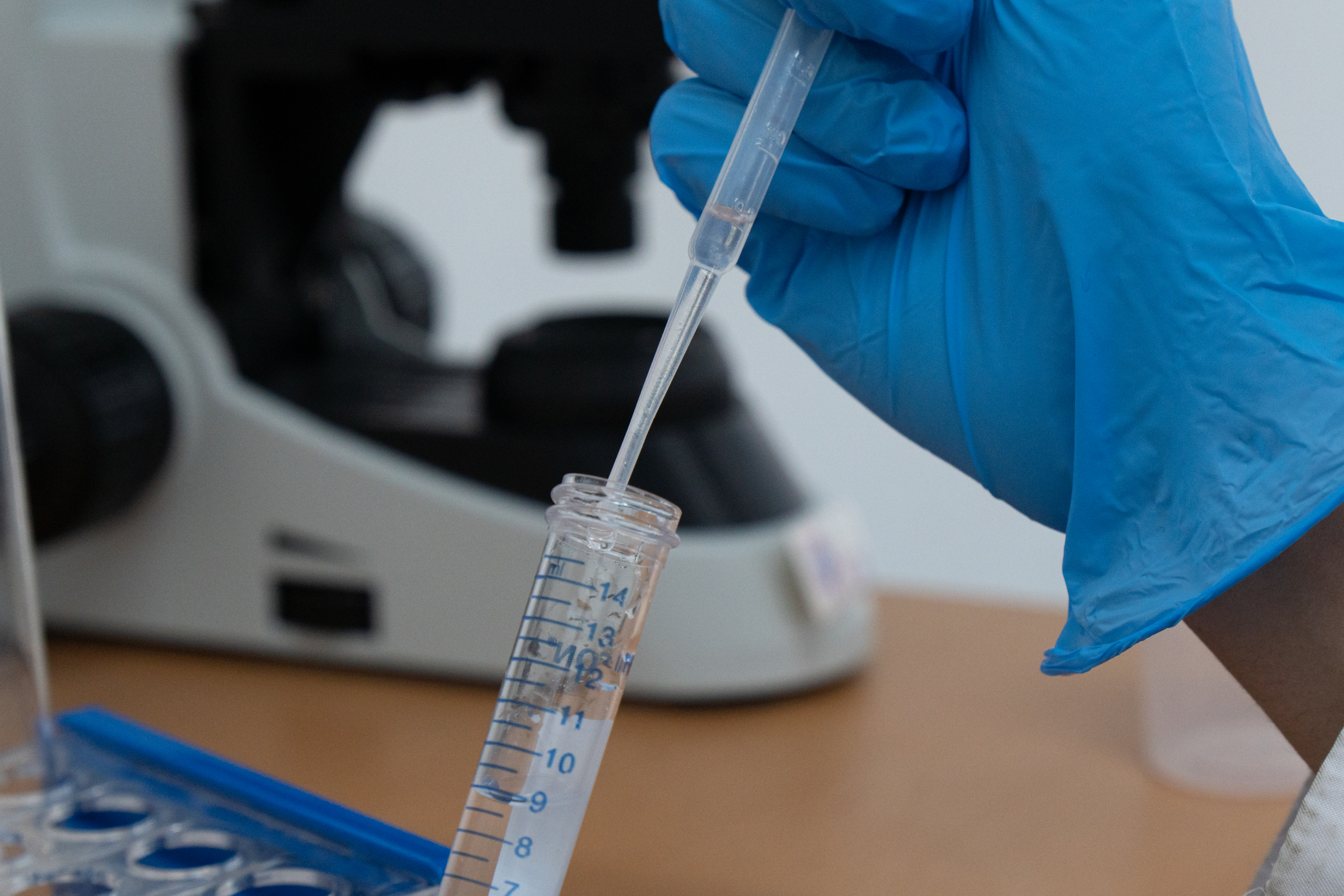Trabajo con microscopio