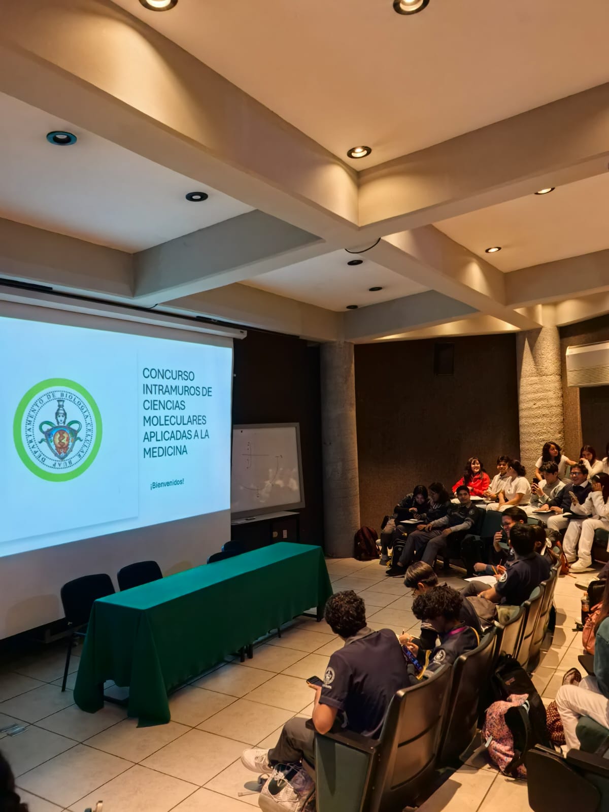 Participantes del concurso de conocimientos